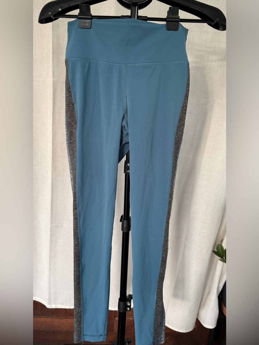 Vuori Teal Blue High-Waist Leggings with Charcoal Side Panels